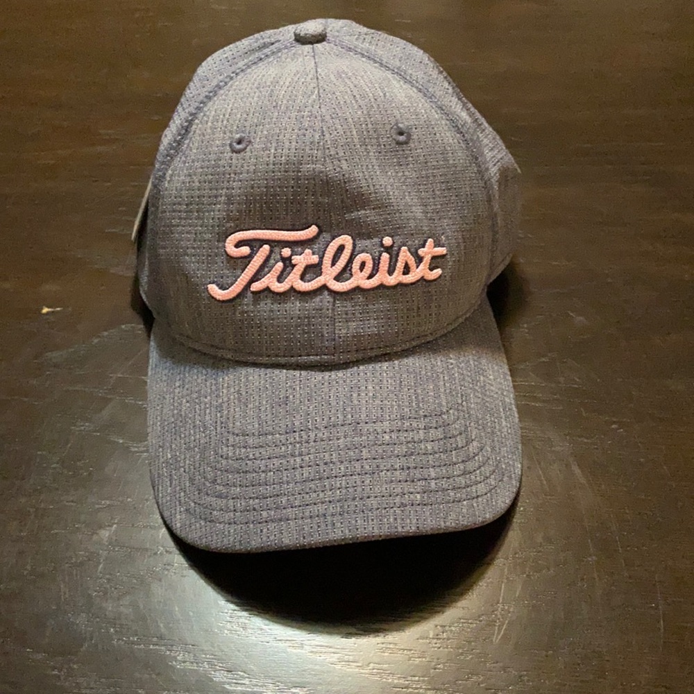 Ladies titleist hat